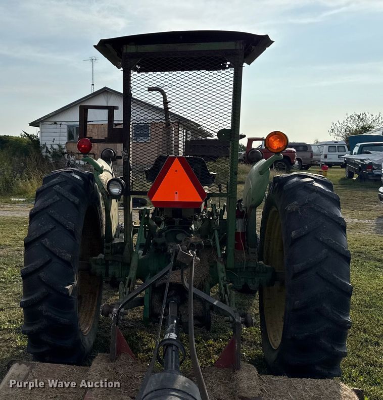 image for item DY8111 1977 John Deere 2240 tractor