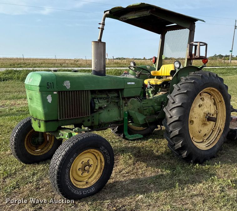 image for item DY8111 1977 John Deere 2240 tractor