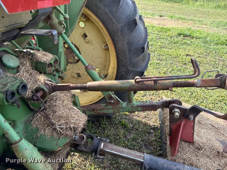 image for item DY8111 1977 John Deere 2240 tractor