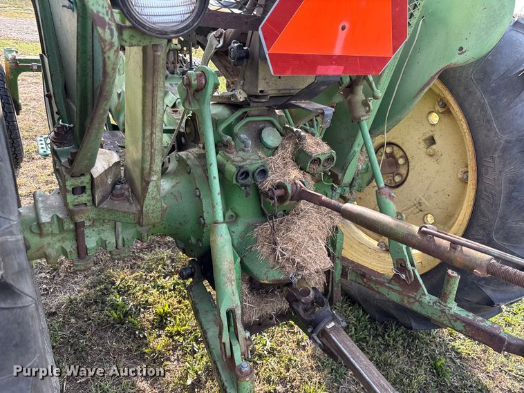 image for item DY8111 1977 John Deere 2240 tractor