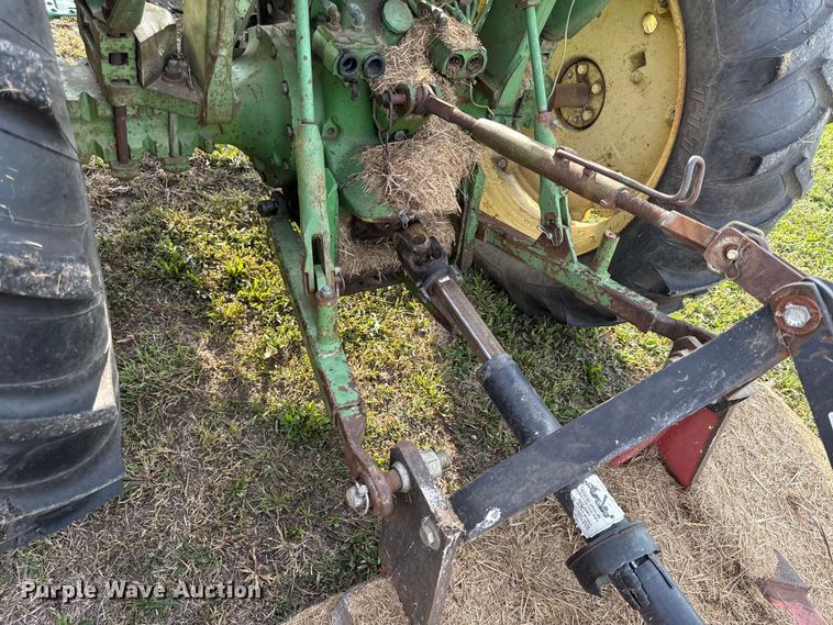 image for item DY8111 1977 John Deere 2240 tractor