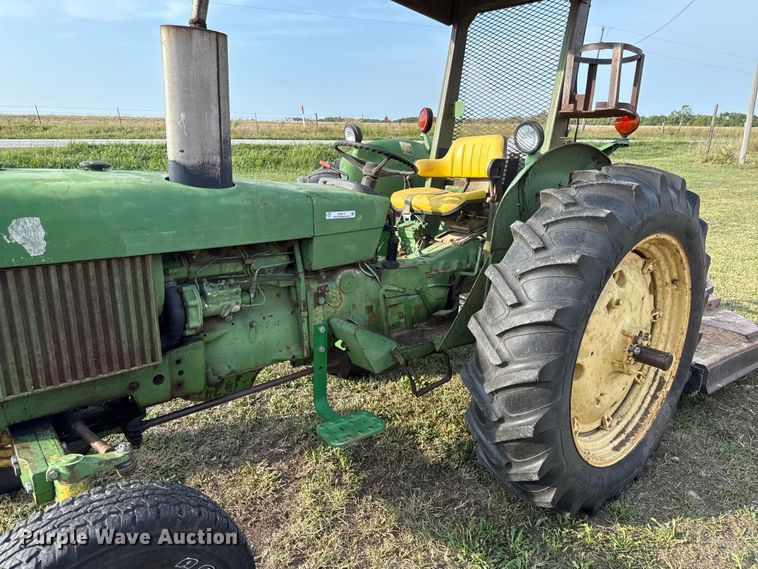 image for item DY8111 1977 John Deere 2240 tractor