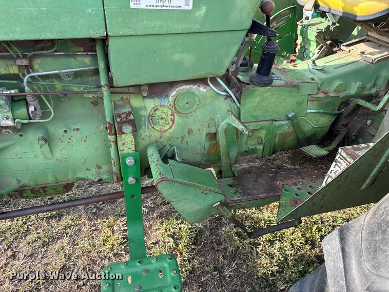 image for item DY8111 1977 John Deere 2240 tractor
