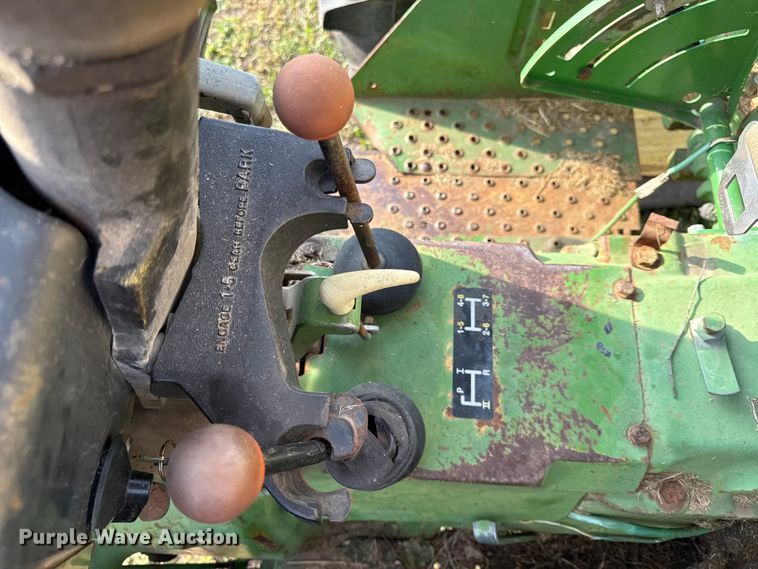 image for item DY8111 1977 John Deere 2240 tractor