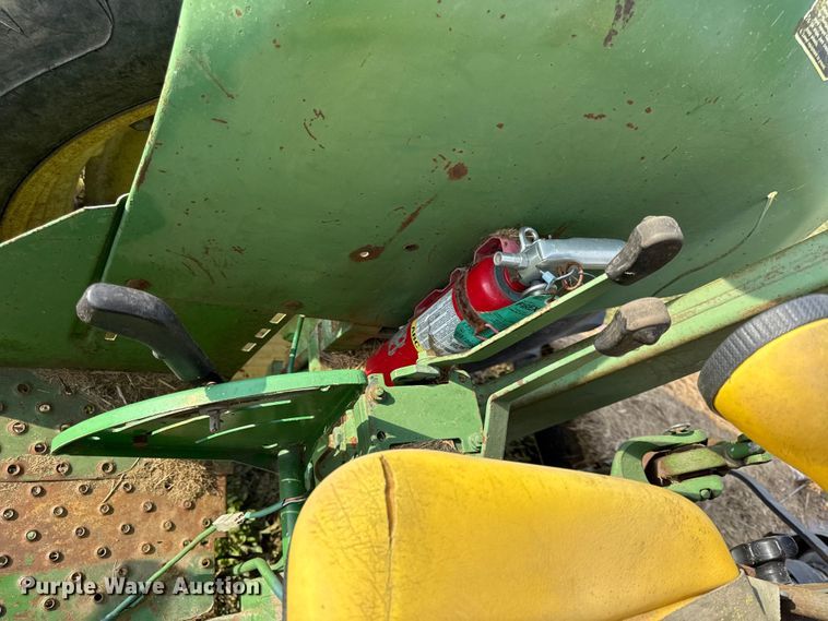 image for item DY8111 1977 John Deere 2240 tractor