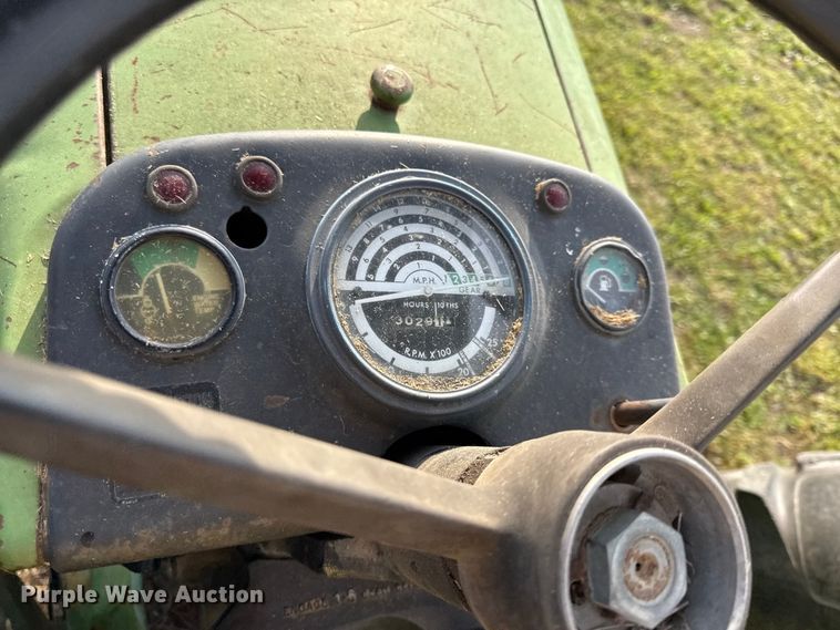 image for item DY8111 1977 John Deere 2240 tractor