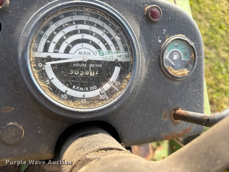 image for item DY8111 1977 John Deere 2240 tractor