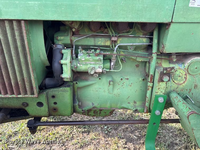 image for item DY8111 1977 John Deere 2240 tractor