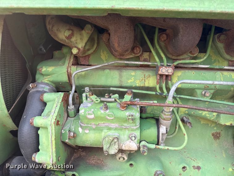 image for item DY8111 1977 John Deere 2240 tractor