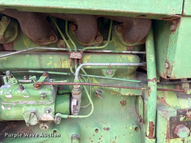 image for item DY8111 1977 John Deere 2240 tractor