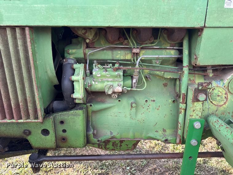 image for item DY8111 1977 John Deere 2240 tractor