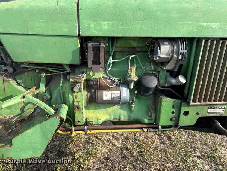 image for item DY8111 1977 John Deere 2240 tractor