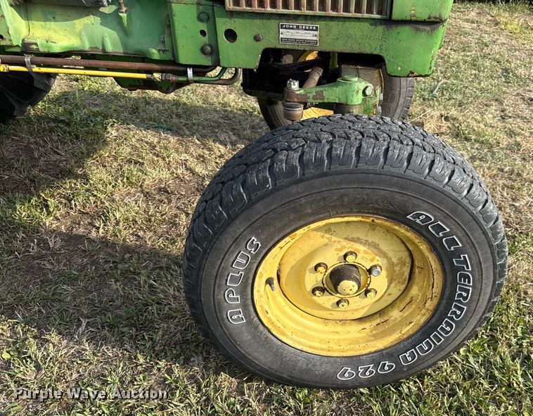 image for item DY8111 1977 John Deere 2240 tractor
