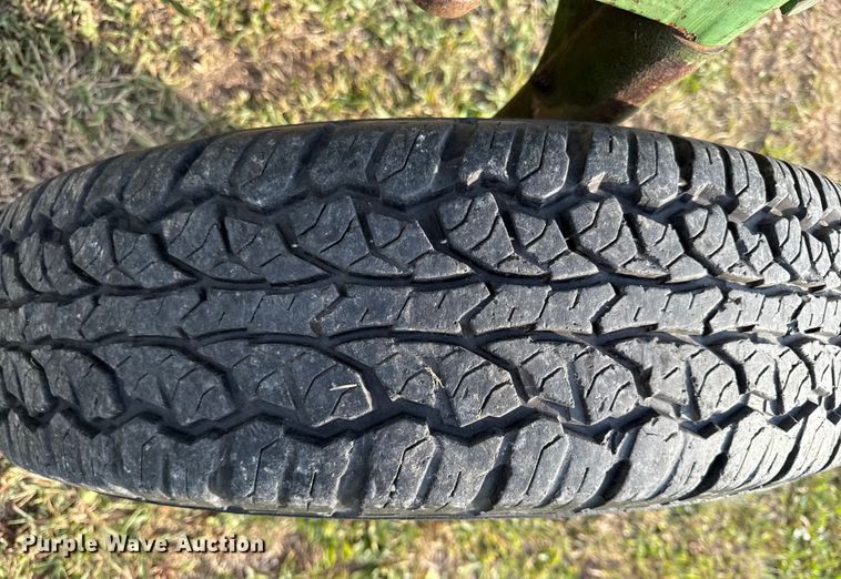 image for item DY8111 1977 John Deere 2240 tractor