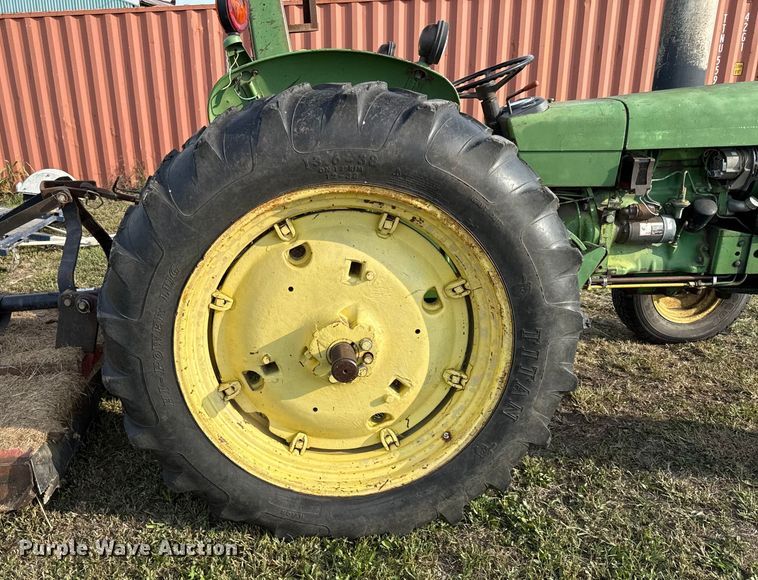 image for item DY8111 1977 John Deere 2240 tractor