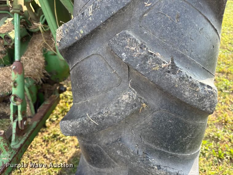 image for item DY8111 1977 John Deere 2240 tractor