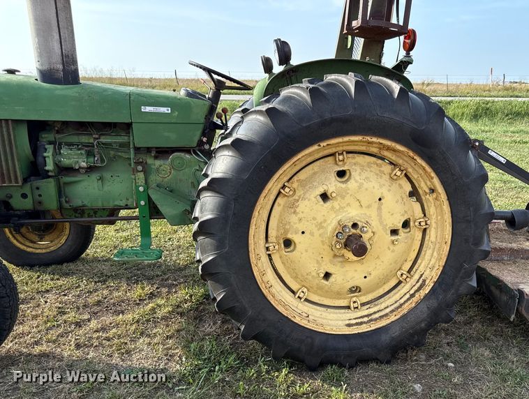 image for item DY8111 1977 John Deere 2240 tractor