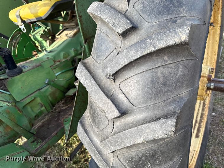 image for item DY8111 1977 John Deere 2240 tractor