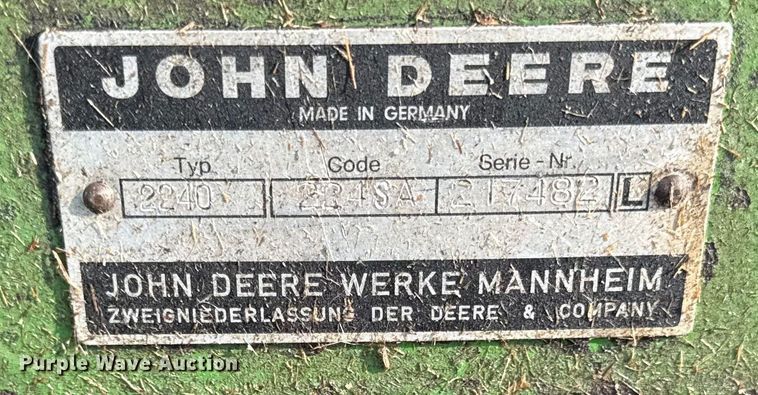image for item DY8111 1977 John Deere 2240 tractor
