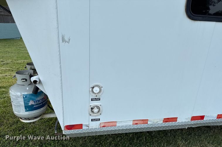 image for item DY8117 2005 Kiefer Xpress Advantage plus livestock trailer