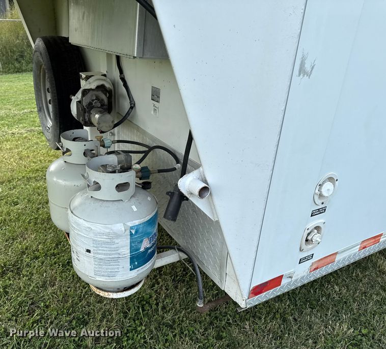 image for item DY8117 2005 Kiefer Xpress Advantage plus livestock trailer