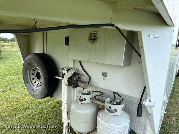 image for item DY8117 2005 Kiefer Xpress Advantage plus livestock trailer