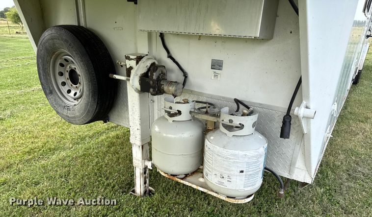 image for item DY8117 2005 Kiefer Xpress Advantage plus livestock trailer