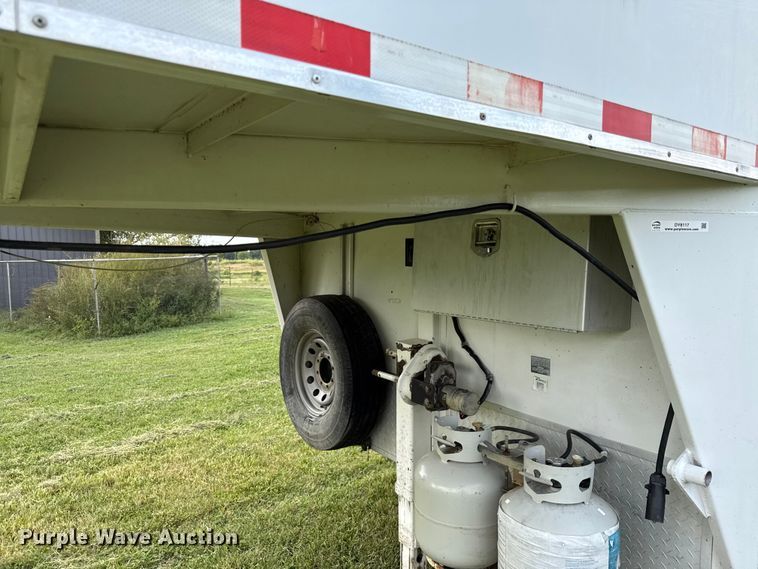 image for item DY8117 2005 Kiefer Xpress Advantage plus livestock trailer