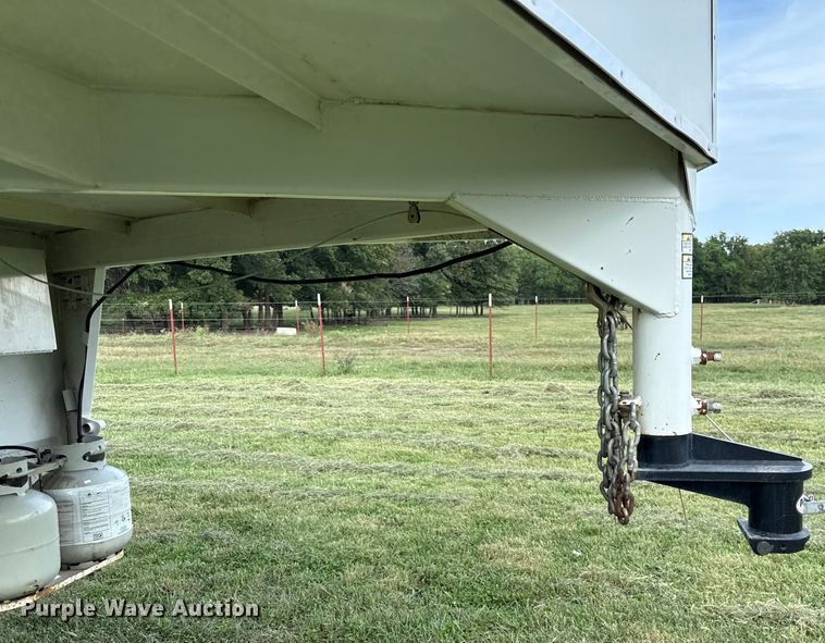 image for item DY8117 2005 Kiefer Xpress Advantage plus livestock trailer