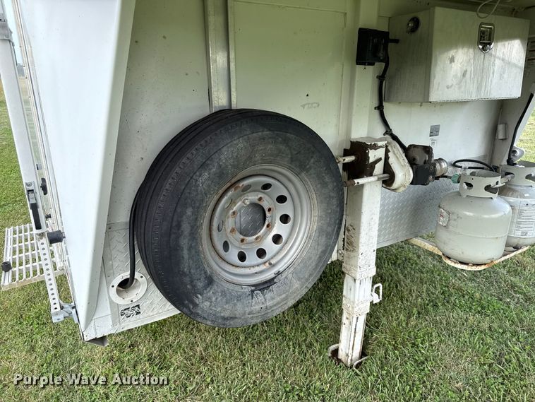 image for item DY8117 2005 Kiefer Xpress Advantage plus livestock trailer