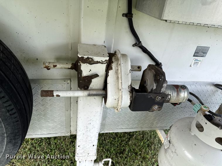 image for item DY8117 2005 Kiefer Xpress Advantage plus livestock trailer