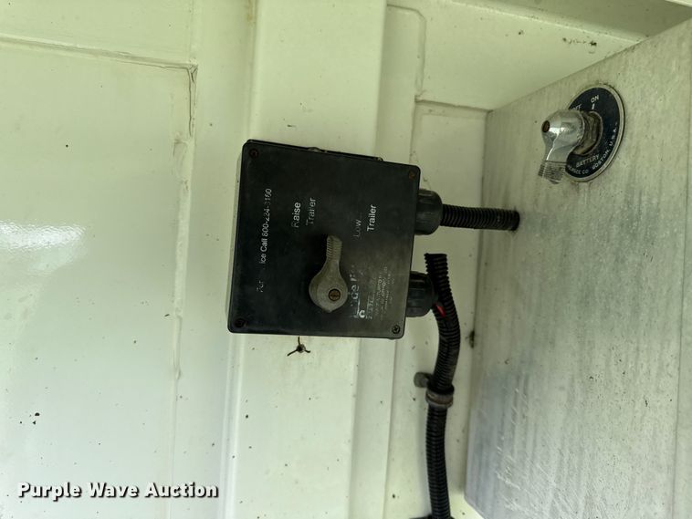 image for item DY8117 2005 Kiefer Xpress Advantage plus livestock trailer