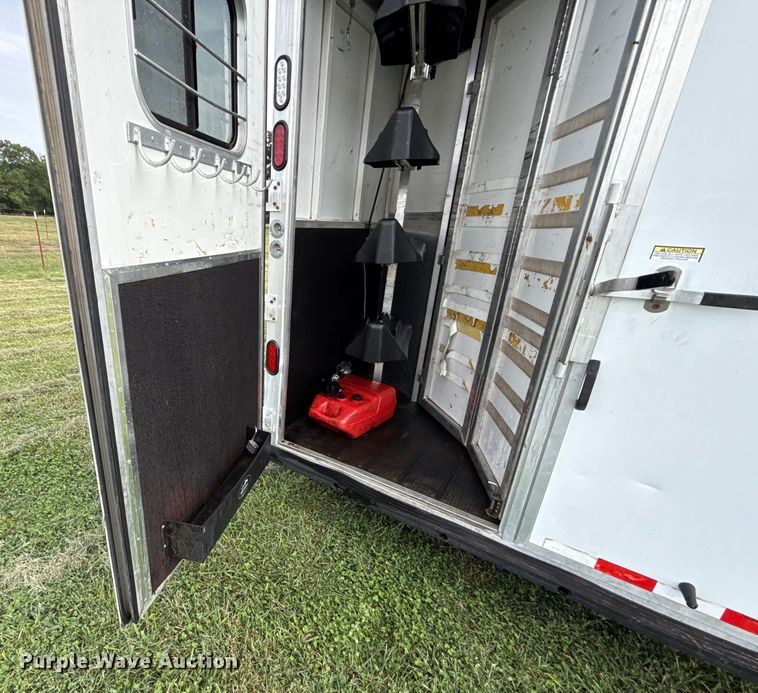 image for item DY8117 2005 Kiefer Xpress Advantage plus livestock trailer