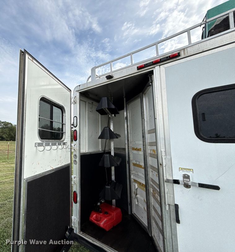 image for item DY8117 2005 Kiefer Xpress Advantage plus livestock trailer