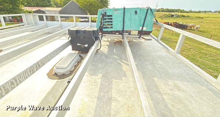 image for item DY8117 2005 Kiefer Xpress Advantage plus livestock trailer