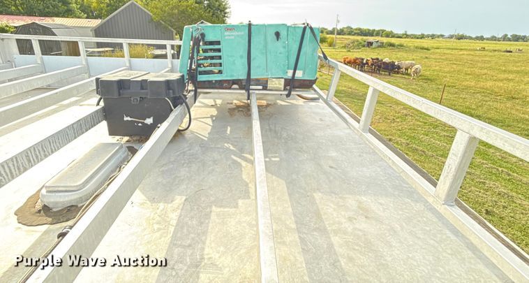 image for item DY8117 2005 Kiefer Xpress Advantage plus livestock trailer