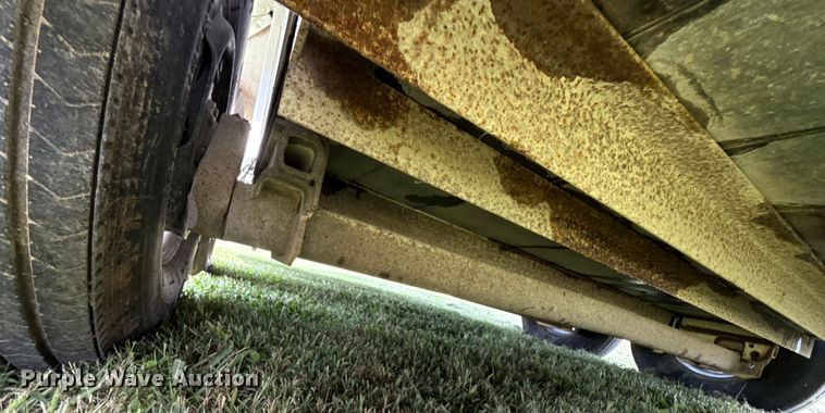 image for item DY8117 2005 Kiefer Xpress Advantage plus livestock trailer