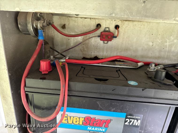 image for item DY8117 2005 Kiefer Xpress Advantage plus livestock trailer