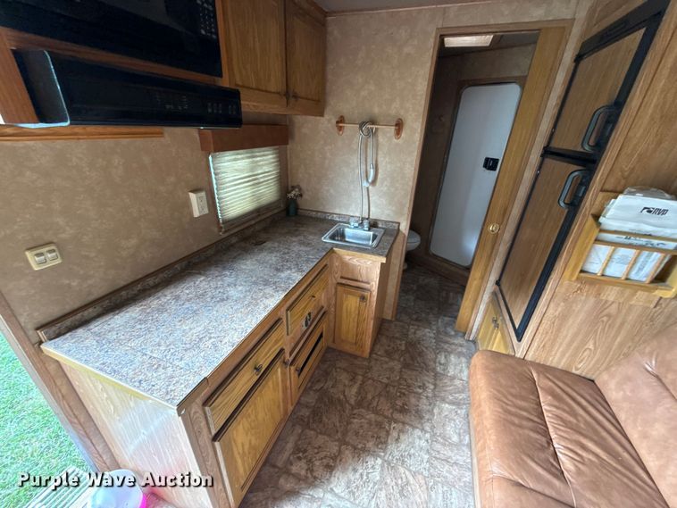 image for item DY8117 2005 Kiefer Xpress Advantage plus livestock trailer