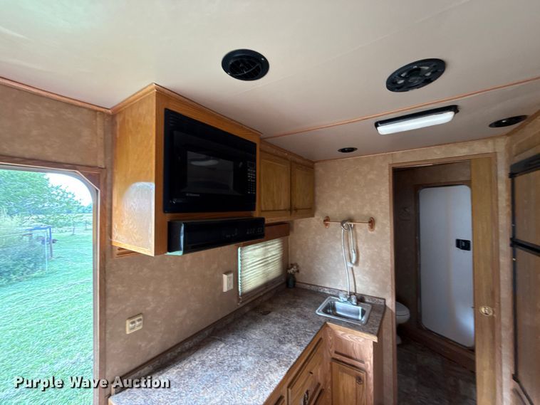 image for item DY8117 2005 Kiefer Xpress Advantage plus livestock trailer