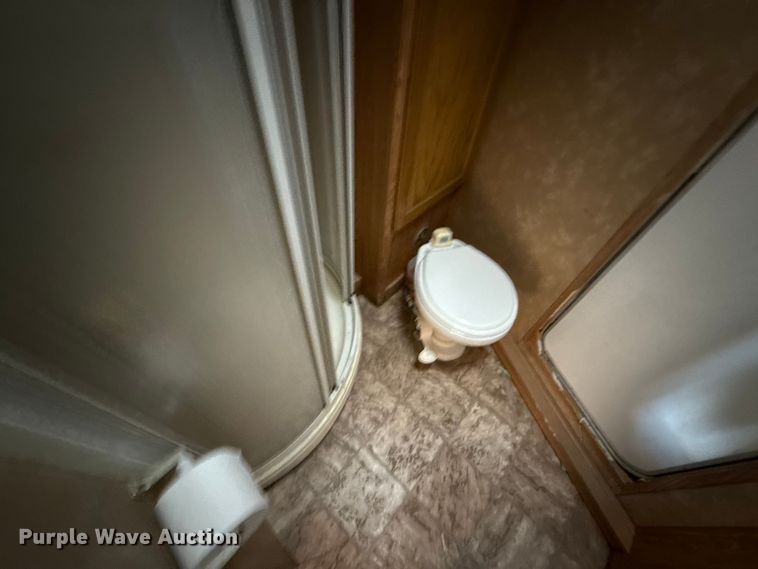 image for item DY8117 2005 Kiefer Xpress Advantage plus livestock trailer