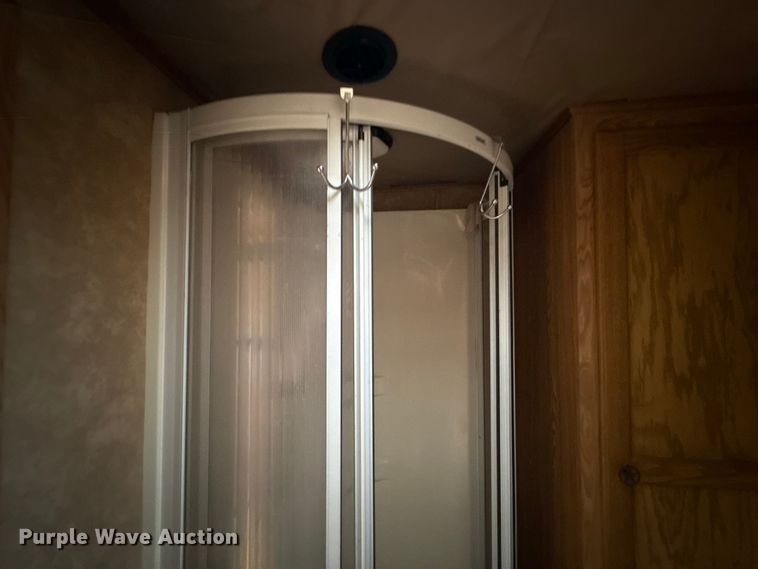 image for item DY8117 2005 Kiefer Xpress Advantage plus livestock trailer