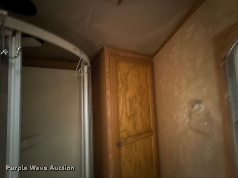 image for item DY8117 2005 Kiefer Xpress Advantage plus livestock trailer