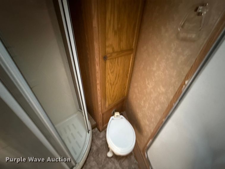 image for item DY8117 2005 Kiefer Xpress Advantage plus livestock trailer