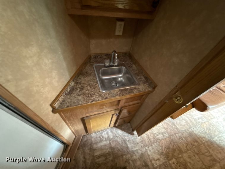 image for item DY8117 2005 Kiefer Xpress Advantage plus livestock trailer