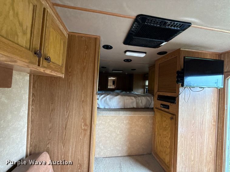 image for item DY8117 2005 Kiefer Xpress Advantage plus livestock trailer