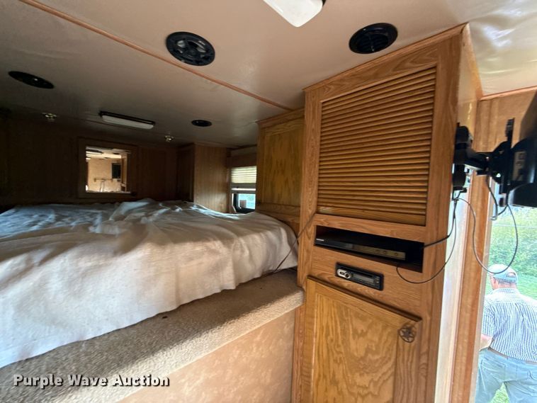 image for item DY8117 2005 Kiefer Xpress Advantage plus livestock trailer