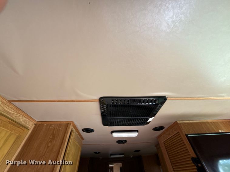 image for item DY8117 2005 Kiefer Xpress Advantage plus livestock trailer