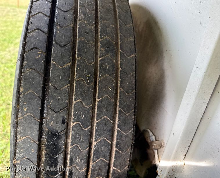 image for item DY8117 2005 Kiefer Xpress Advantage plus livestock trailer