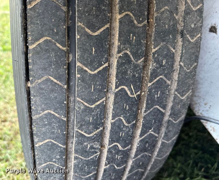 image for item DY8117 2005 Kiefer Xpress Advantage plus livestock trailer